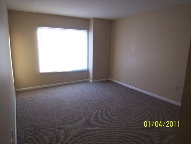 Building Photo - 1600 Park Cir