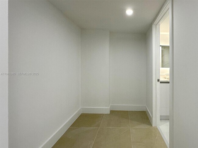 Building Photo - 18071 Biscayne Blvd