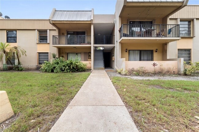 Building Photo - 10413 N Kendall Dr