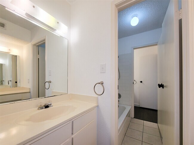 Building Photo - 7575 Cambridge St