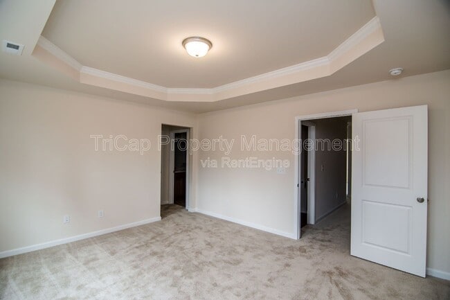 Building Photo - 335 White Oak Ridge Dr
