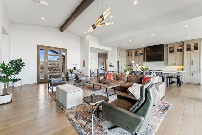 Building Photo - 3450 Ridgeway Dr