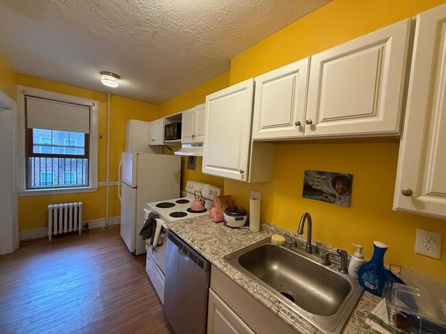 Building Photo - 48 Strathmore Rd