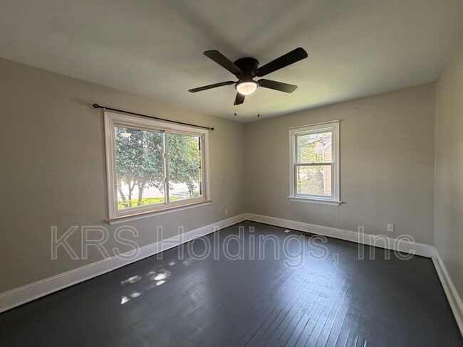 Building Photo - 606 E Bayview Blvd