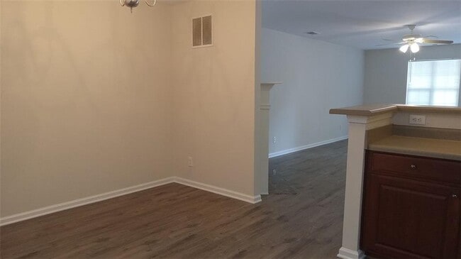 Building Photo - 755 Crestwell Cir