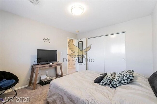 Building Photo - 548 Haunts Walk Ave