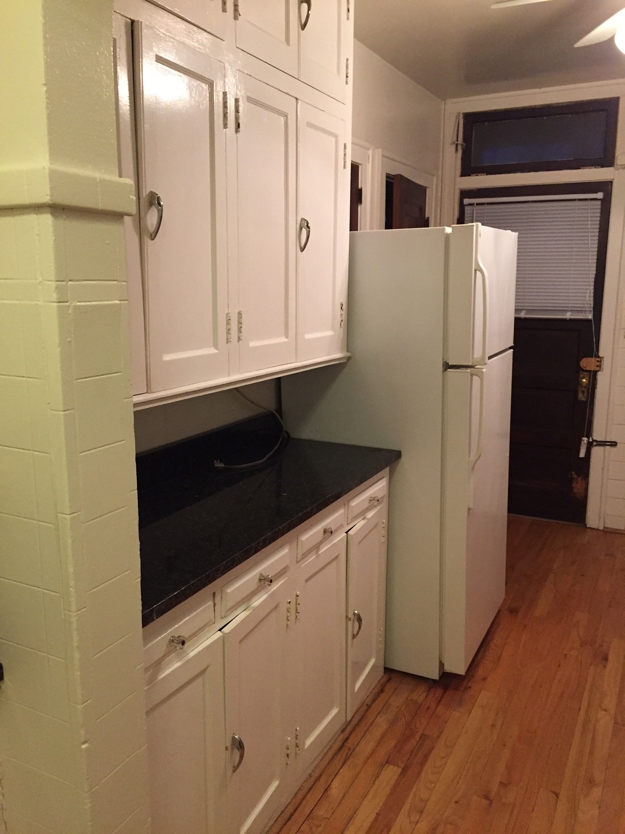 Kitchen - 4844 Elm St