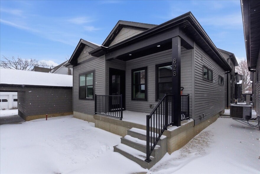 Building Photo - 812 Clay St