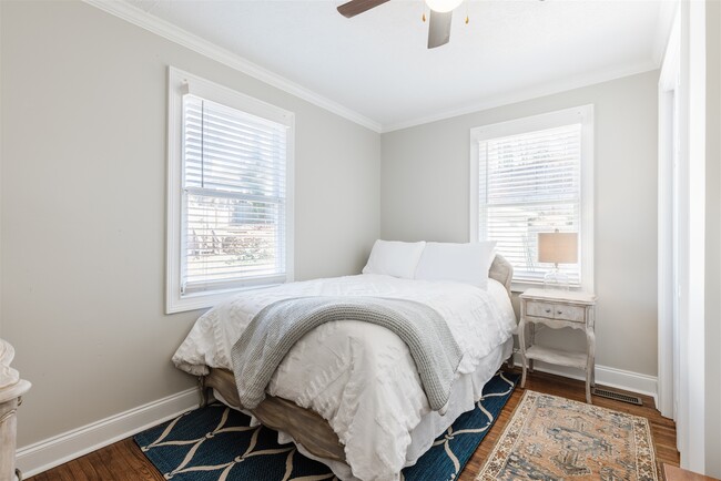 Building Photo - 9 Brookview Cir