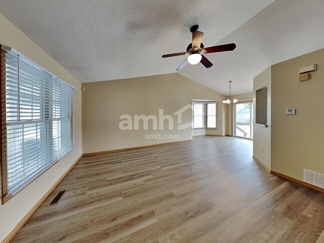 Building Photo - 2130 Winding Hollow Dr