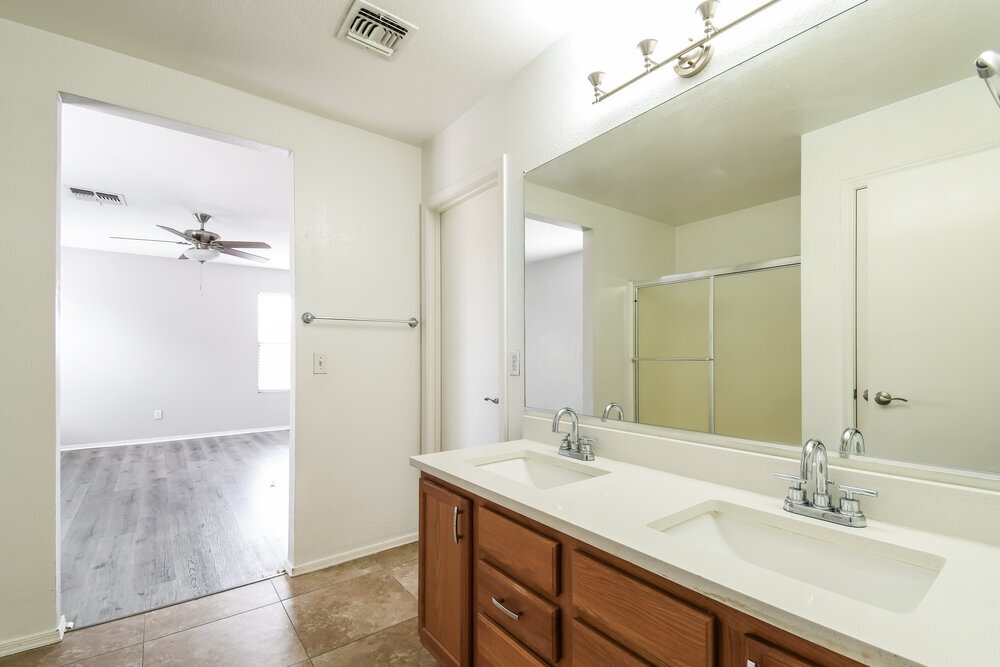 Building Photo - 8918 E Oro Cir