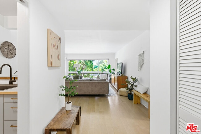 Building Photo - 5625 Green Valley Cir