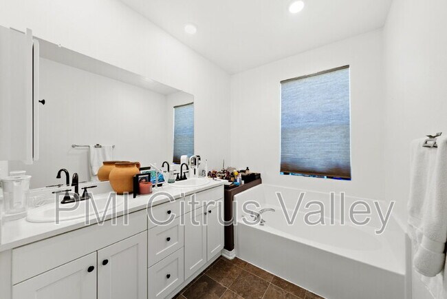 Building Photo - 34495 Agave Dr