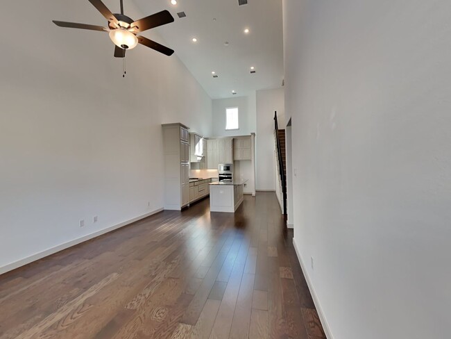 Building Photo - ***$150 OFF LISTED RENT FOR 15-16 MONTH LE...