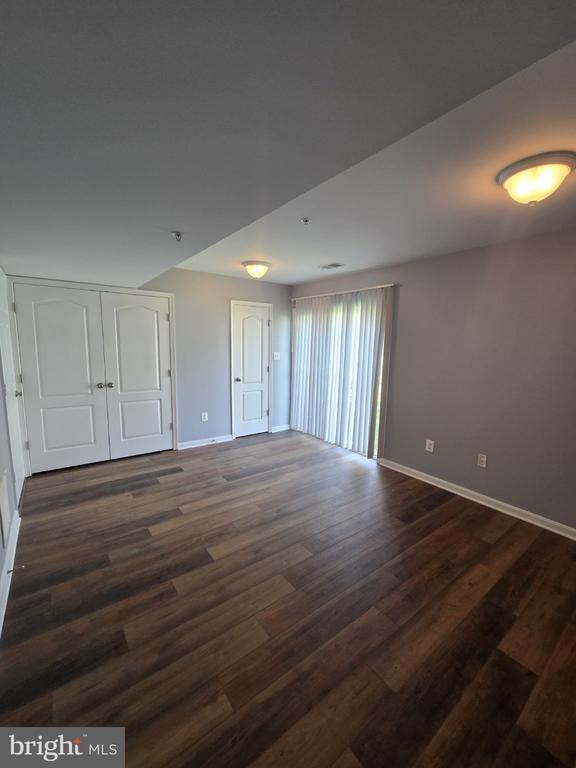 Building Photo - 7720 Village Park Dr