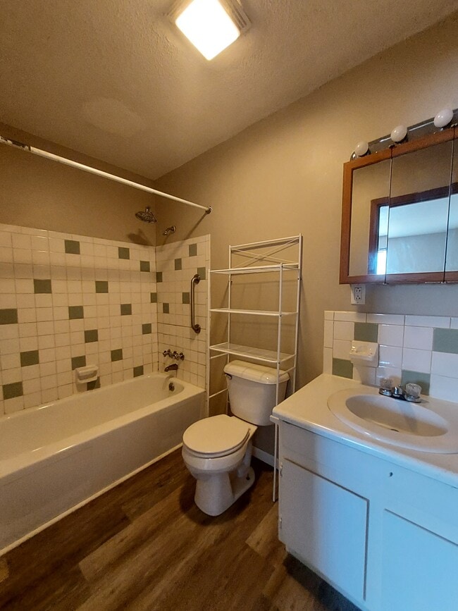 Building Photo - 437 S 2nd St