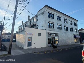 Building Photo - 56 Main St