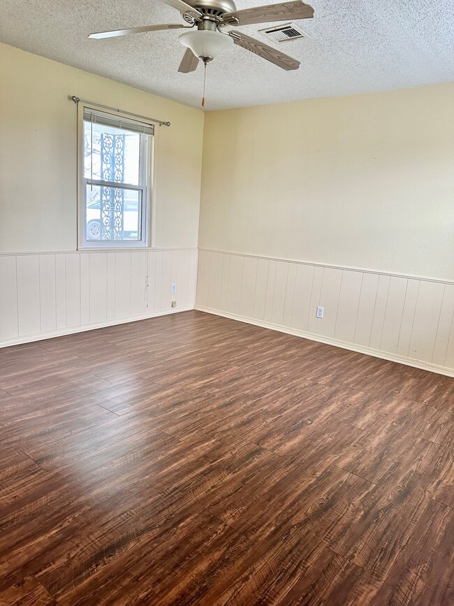 Building Photo - Claremore Farmhouse