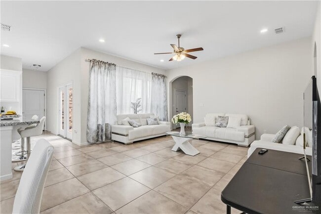 Building Photo - 19 Escondido Pass