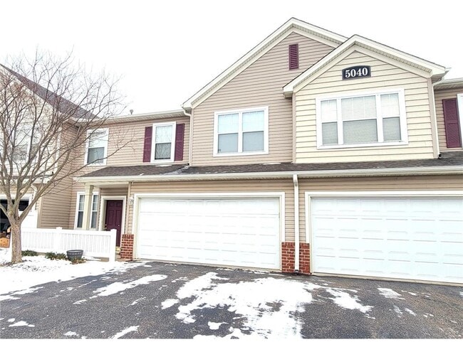 Building Photo - 5040 Holly Ln N