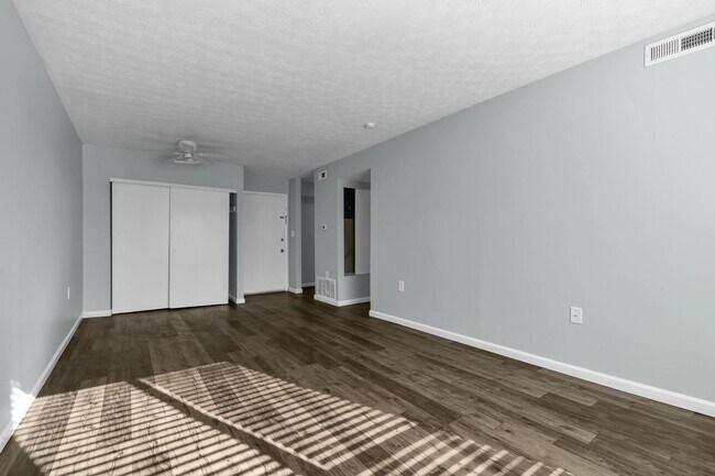 Building Photo - 2 Bedroom Apartment