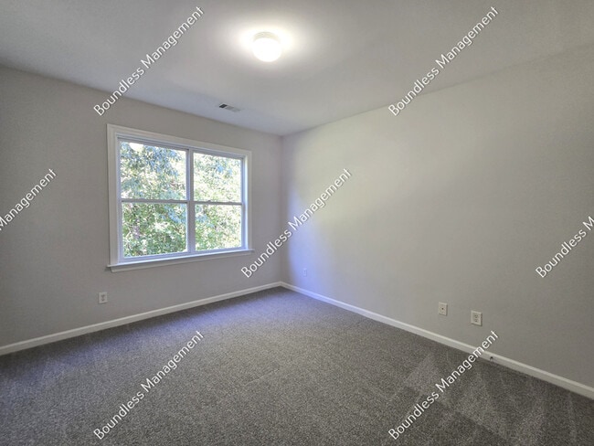 Building Photo - 452 Oakbridge Dr
