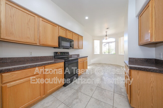 Building Photo - 352 S Vía De Los Rosales