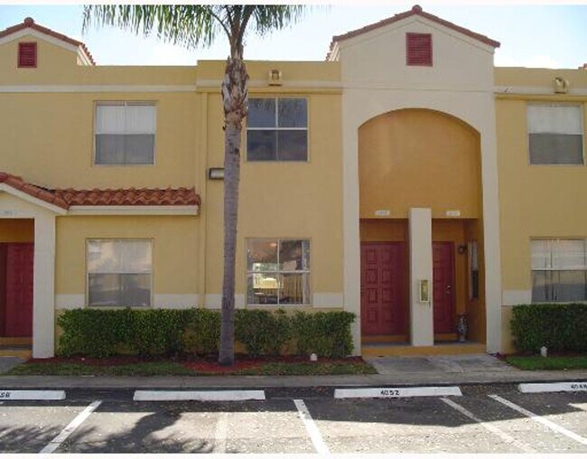 Building Photo - 2BR/2.5BA Townhouse with 2 Master Suites in Sorrento Lakes