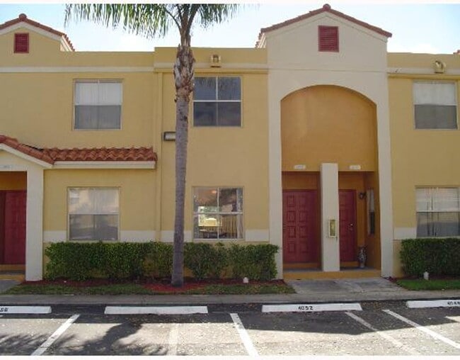 Building Photo - TH 2/2.5