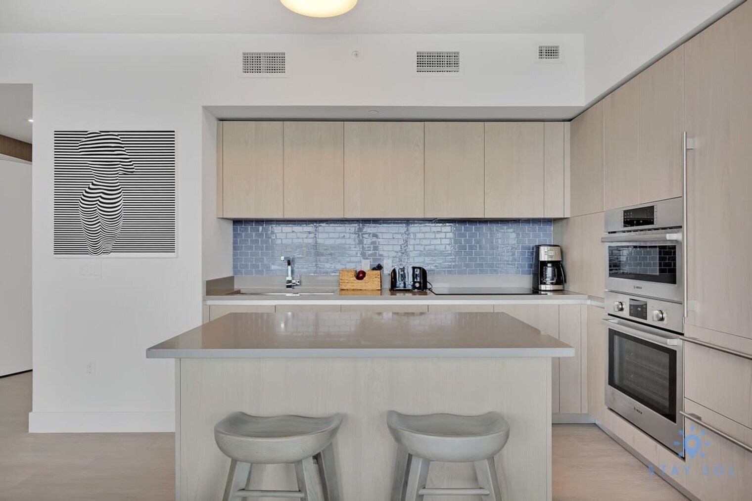 Building Photo - 4010 S Ocean Dr