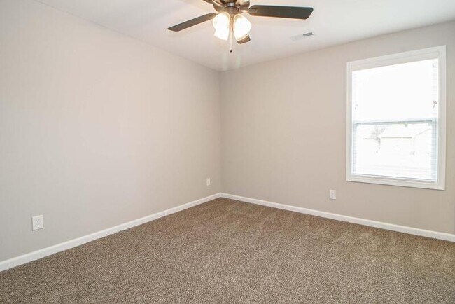 Building Photo - 1115-F5 Hillwood Dr