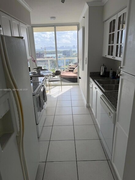 Building Photo - 7330 Ocean Terrace