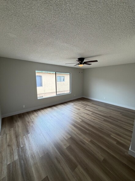Building Photo - 1207 W 39th Pl