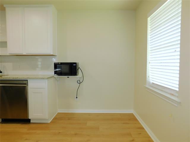 Building Photo - 9258 Burbank Dr