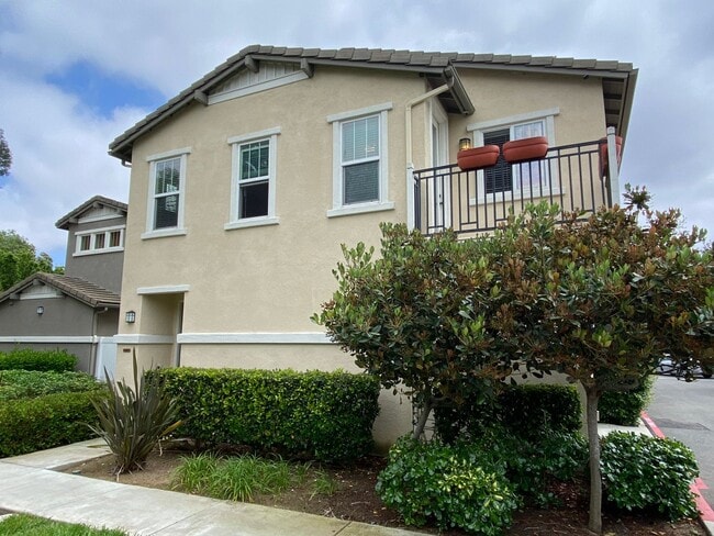 Building Photo - Well Kept 2 Bedroom townhome in San Marcos