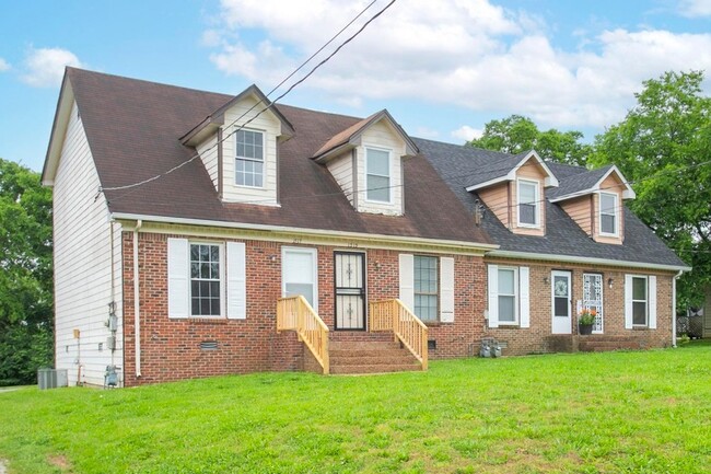 Building Photo - 1517 Meadow Bend Dr