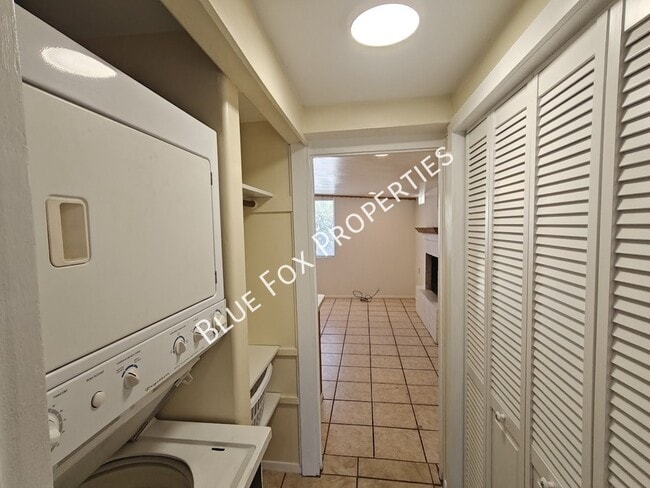 Building Photo - 3020 N Park Ave