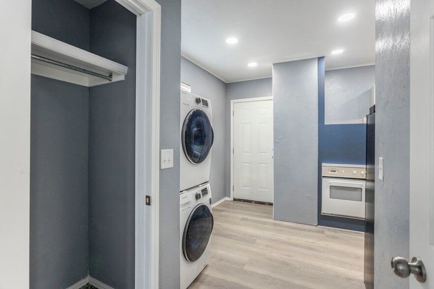 Building Photo - 1016 S Chester St