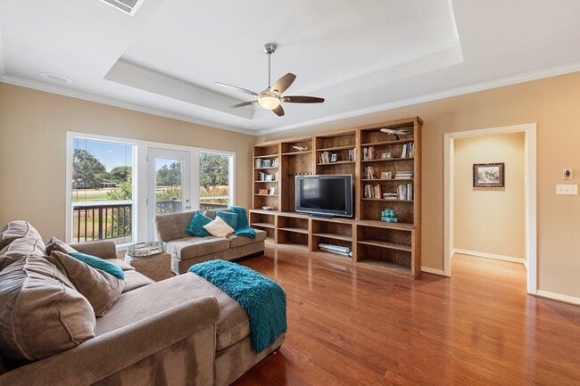 Building Photo - 1207 Lakeway Dr