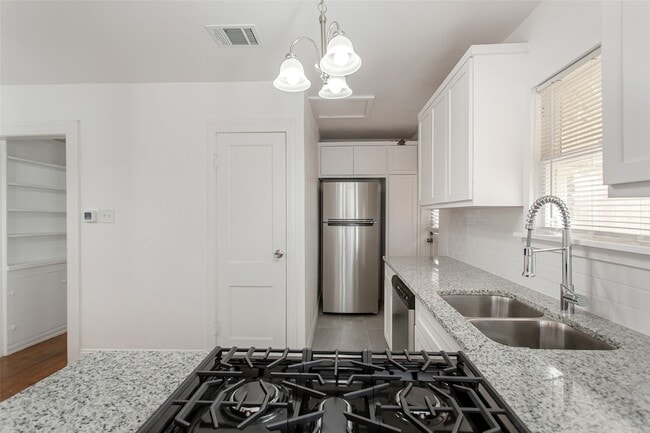 Building Photo - 6112 Llano Ave