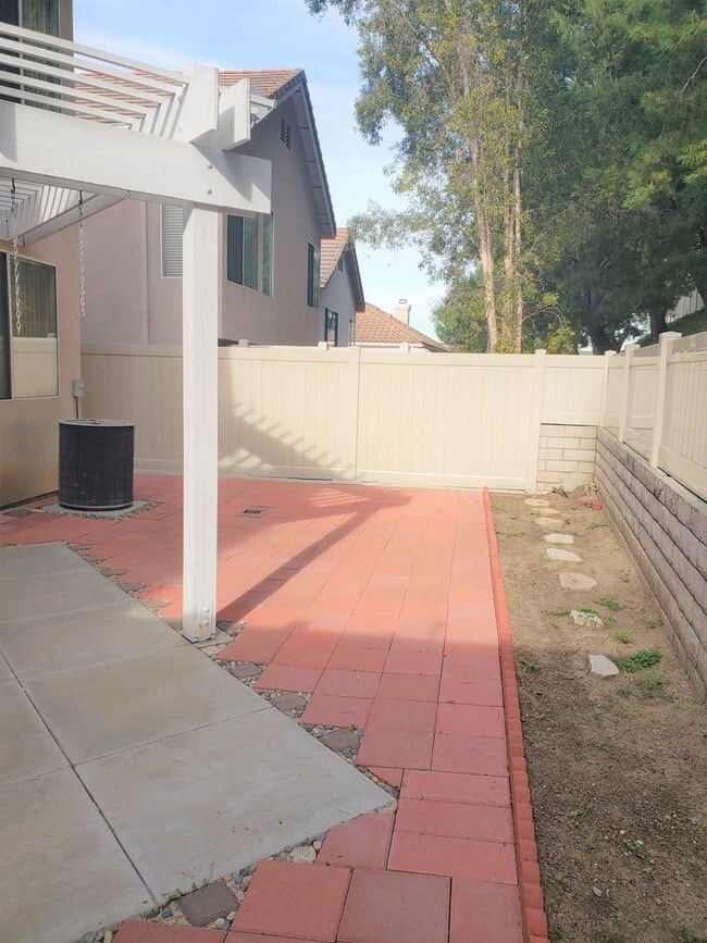 Building Photo - ***COMING SOON***SPACIOUS 4 BEDROOM | 3 BA...