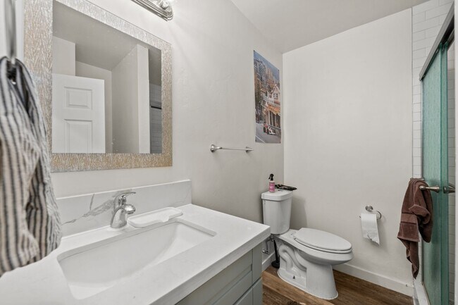 Building Photo - Two full kitchens + two washers & dryers!