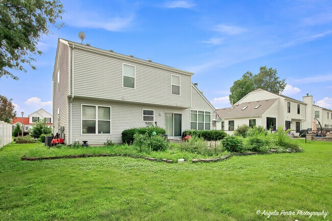Building Photo - 10570 Wing Pointe Dr