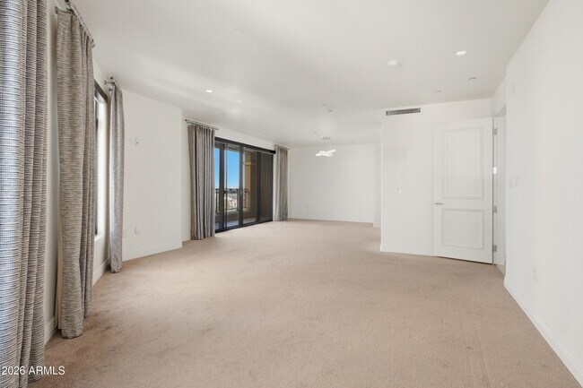 Building Photo - 7175 E Camelback Rd