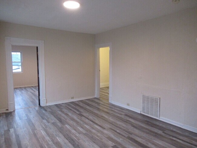Building Photo - 3 br, 1 bath House - 551 East 12th