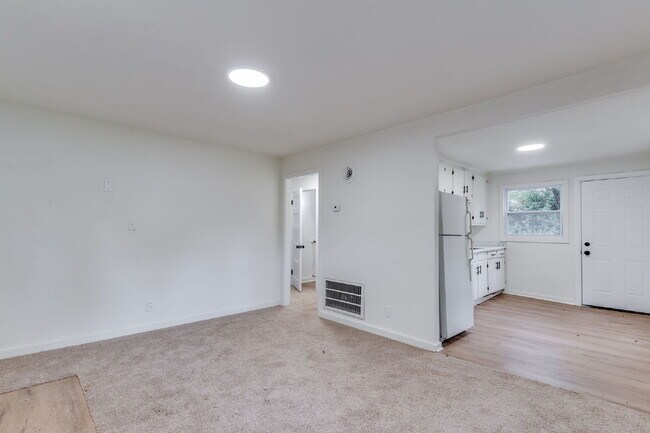 Building Photo - 4309 E Lincoln St