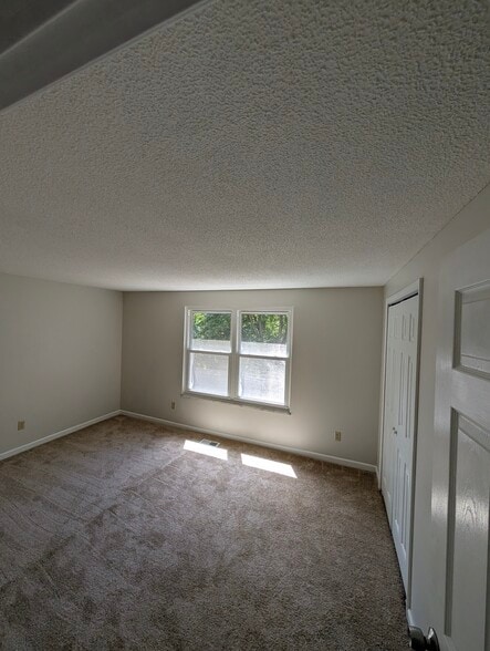 Building Photo - 3115 Larbrook Ct