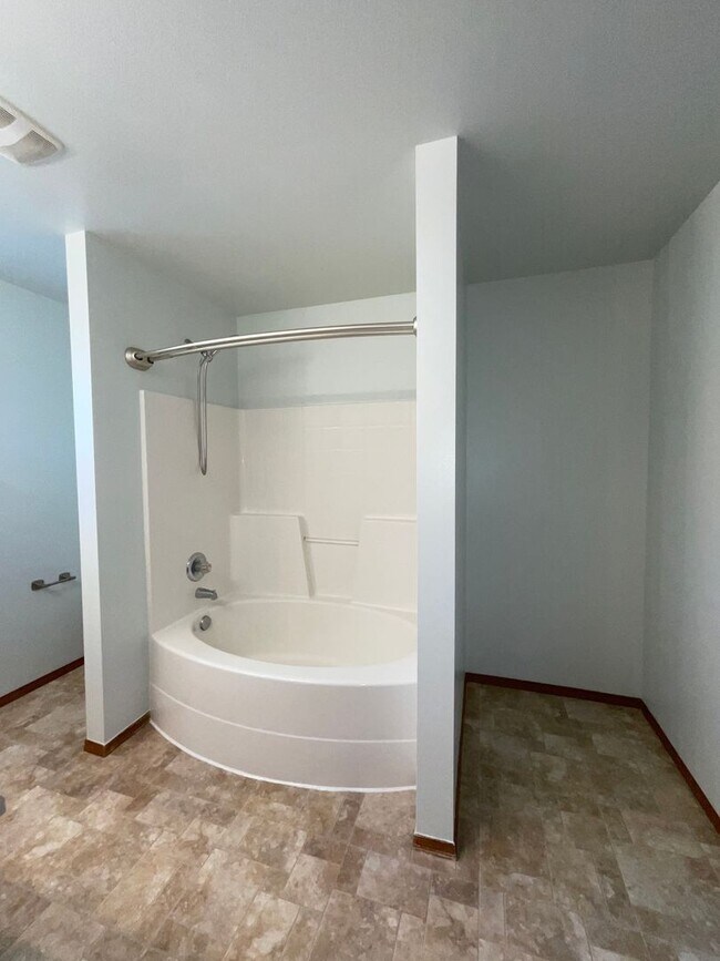 Building Photo - Just in Time for School!!! Beautifully Lan...