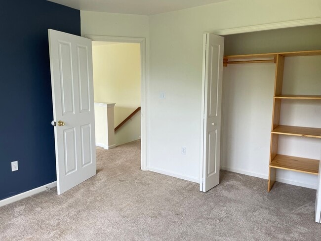 Building Photo - Luxury 3 Bedroom, 1.5 Bathroom End of Row ...