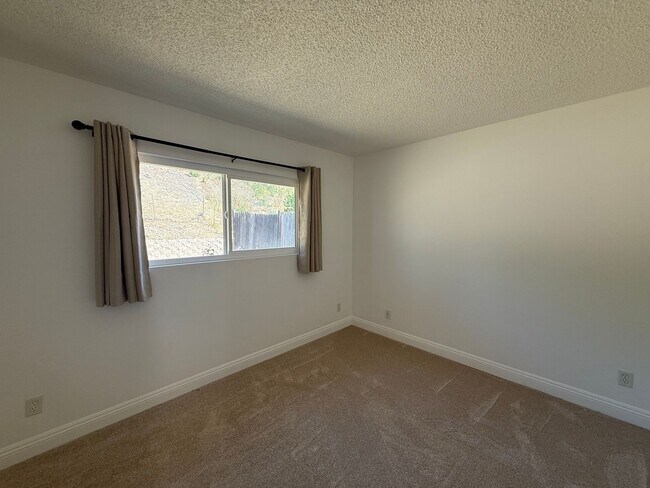 Building Photo - 3B/2BA Home in Rancho Peñasquitos Availabl...